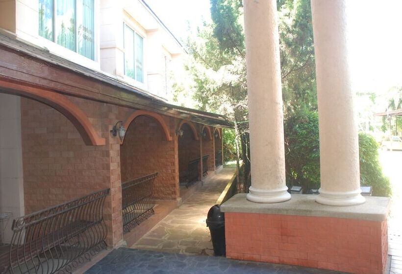 Отель Muaklek Holiday