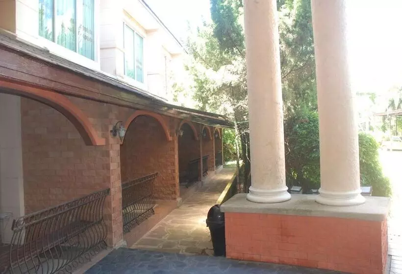 Hotelli Muaklek Holiday