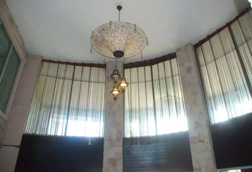 Hotelli Muaklek Holiday