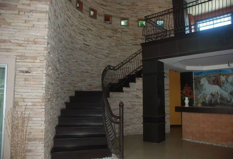 Hotelli Muaklek Holiday