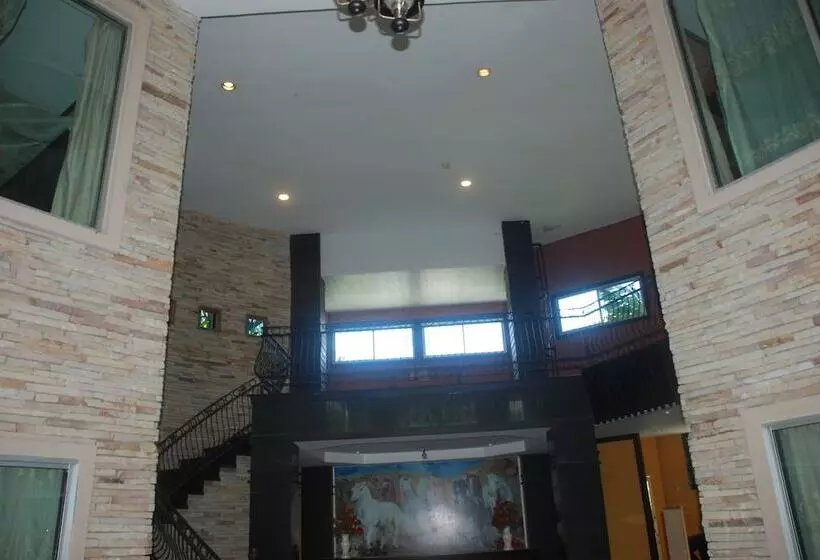 Hotelli Muaklek Holiday