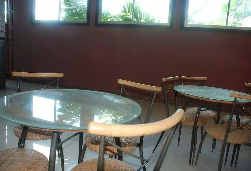 Hotelli Muaklek Holiday