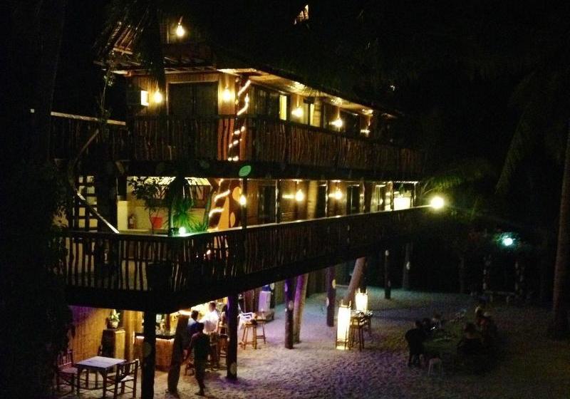 Bed and Breakfast Bamboo House Beach Lodge & Restaurant