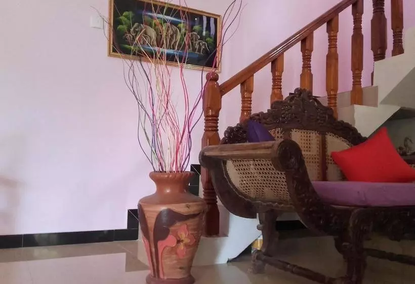 ベッドアンドブレックファースト Nisala Villa Midigama