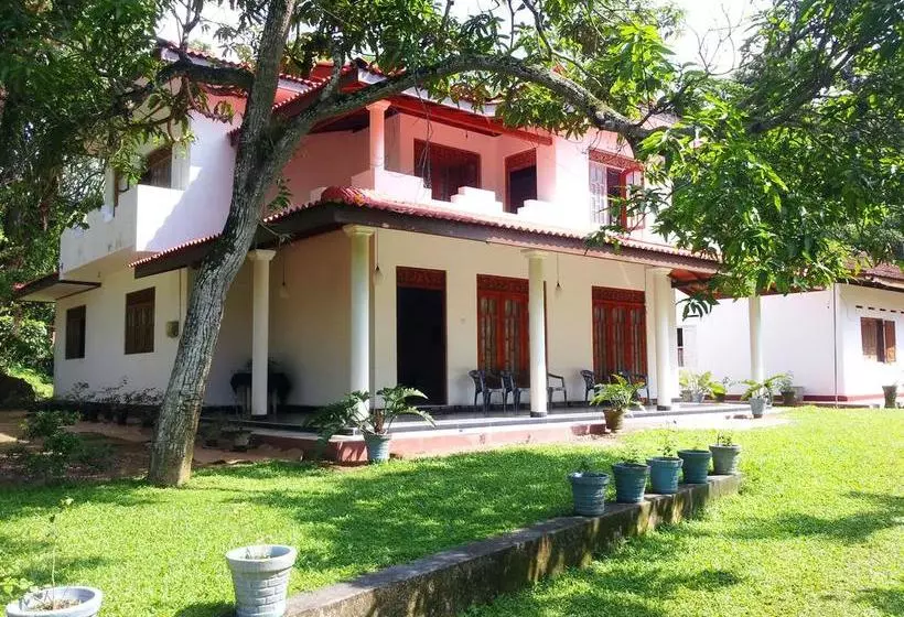 ベッドアンドブレックファースト Nisala Villa Midigama