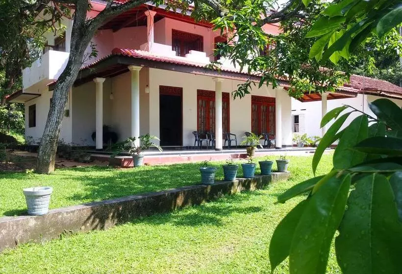 ベッドアンドブレックファースト Nisala Villa Midigama