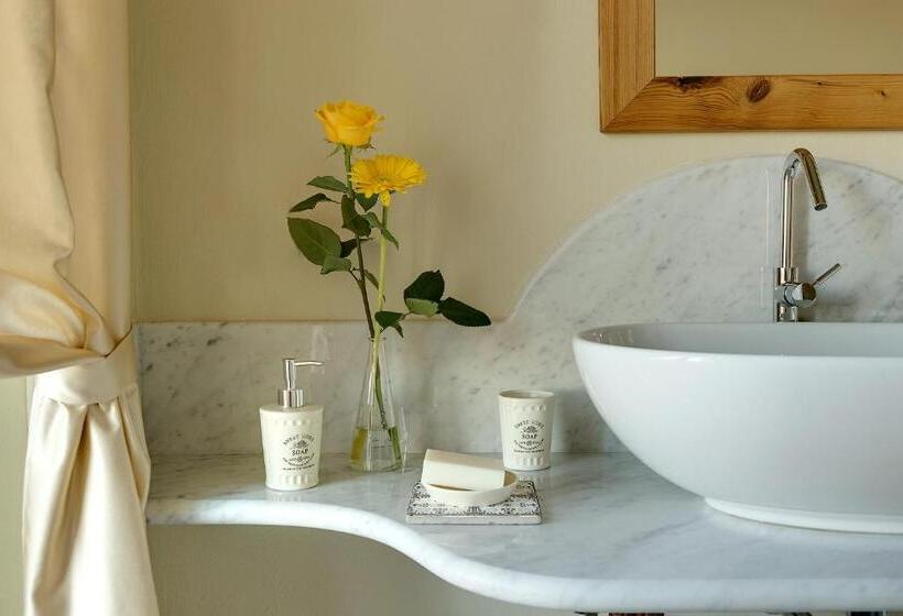 مبيت وإفطار Podere Demetra