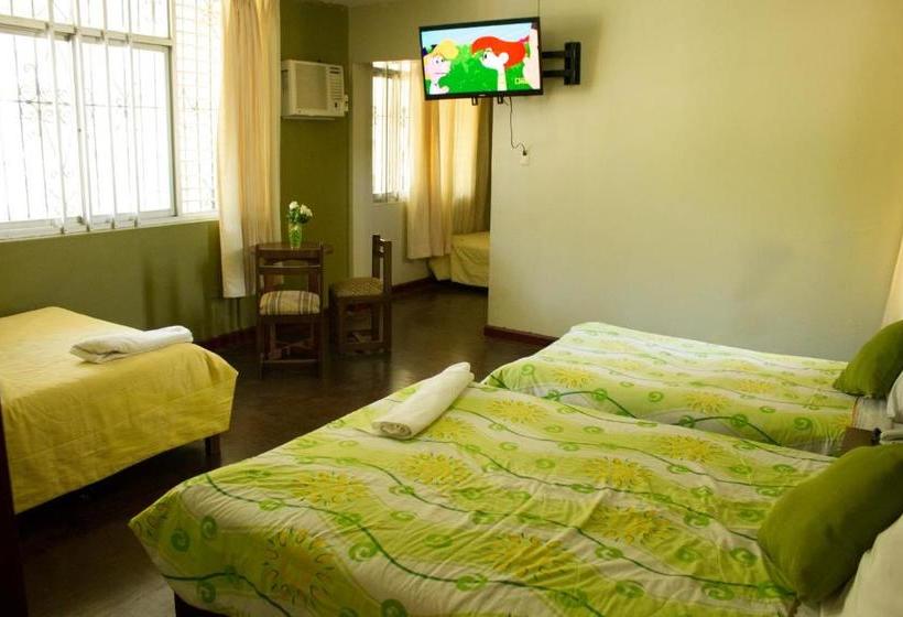 هتل Hostal Oro Verde