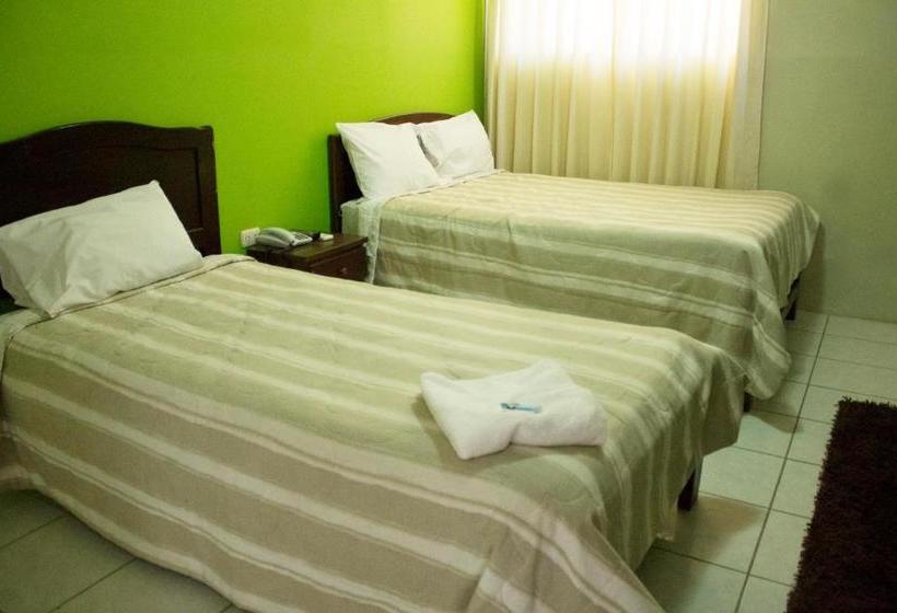 هتل Hostal Oro Verde