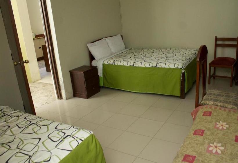 هتل Hostal Oro Verde