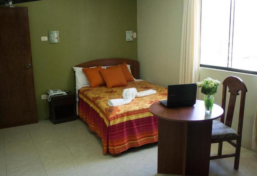 هتل Hostal Oro Verde