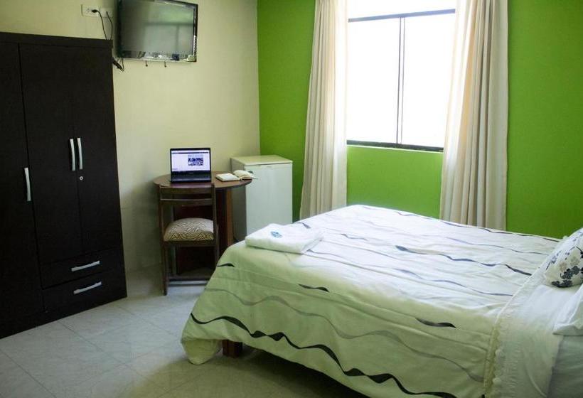 هتل Hostal Oro Verde