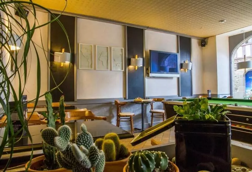 هتل Hôtel Le Saint Yves
