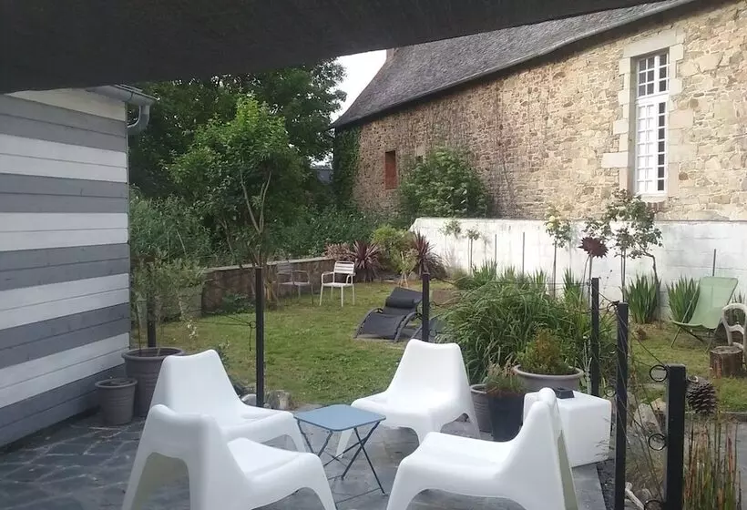 هتل Hôtel Le Saint Yves