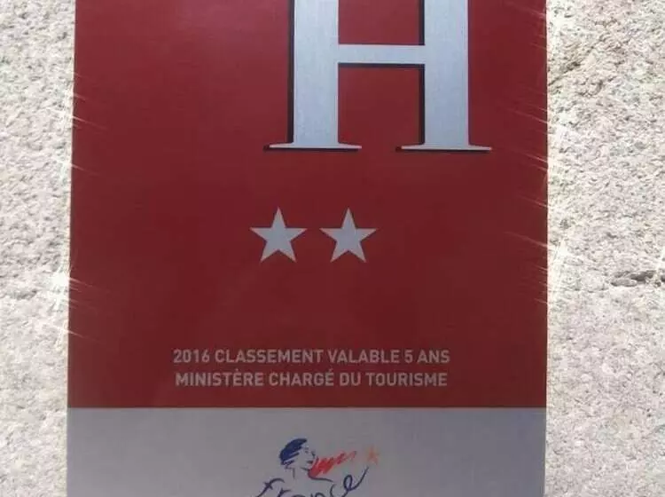 هتل Hôtel Le Saint Yves