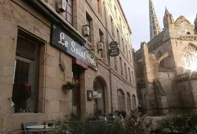 هتل Hôtel Le Saint Yves