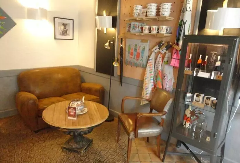 هتل Hôtel Le Saint Yves