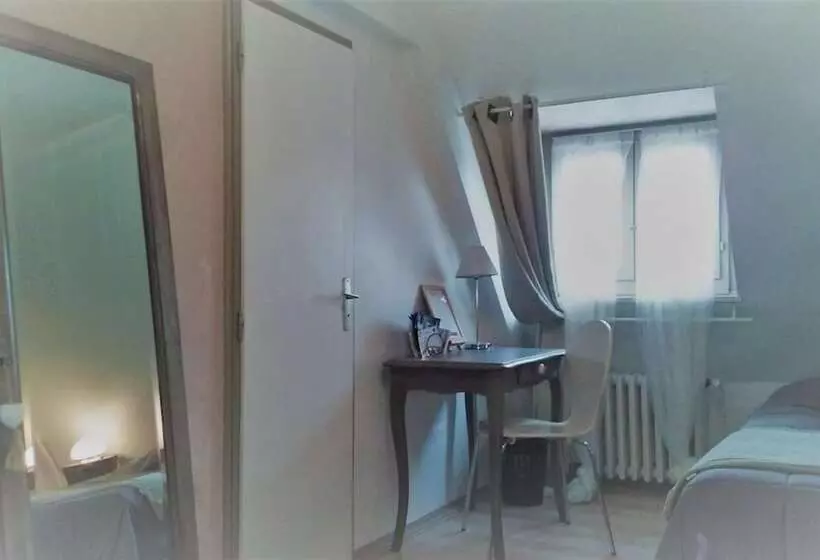هتل Hôtel Le Saint Yves