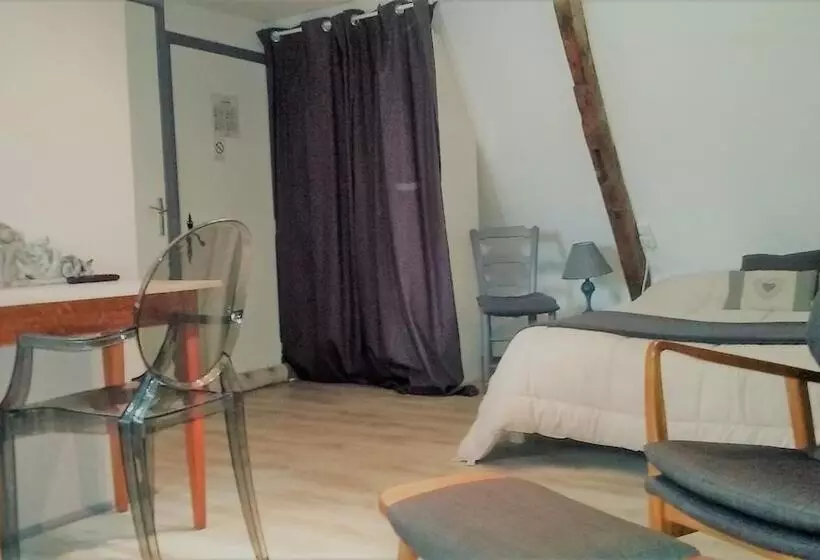 هتل Hôtel Le Saint Yves