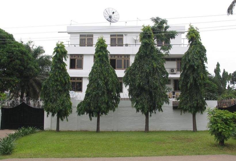 ホテル Kwesi Affum Apartments