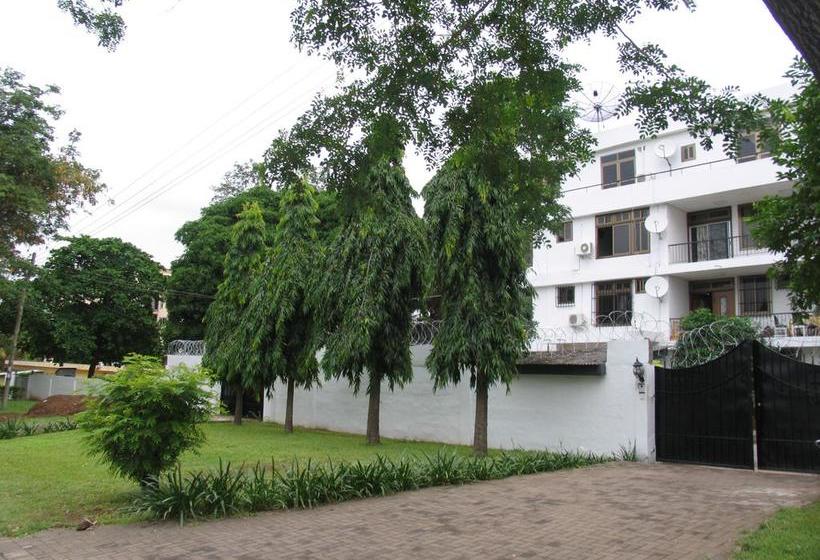 ホテル Kwesi Affum Apartments
