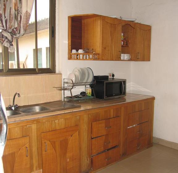 ホテル Kwesi Affum Apartments