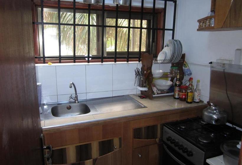 ホテル Kwesi Affum Apartments