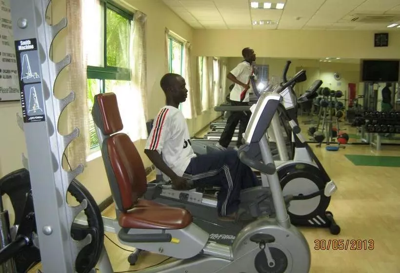 ホテル Kwesi Affum Apartments