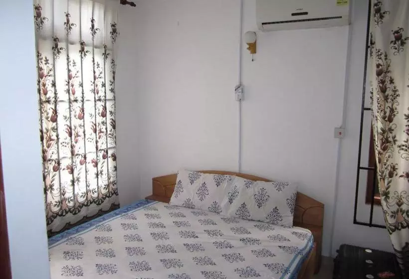 ホテル Kwesi Affum Apartments