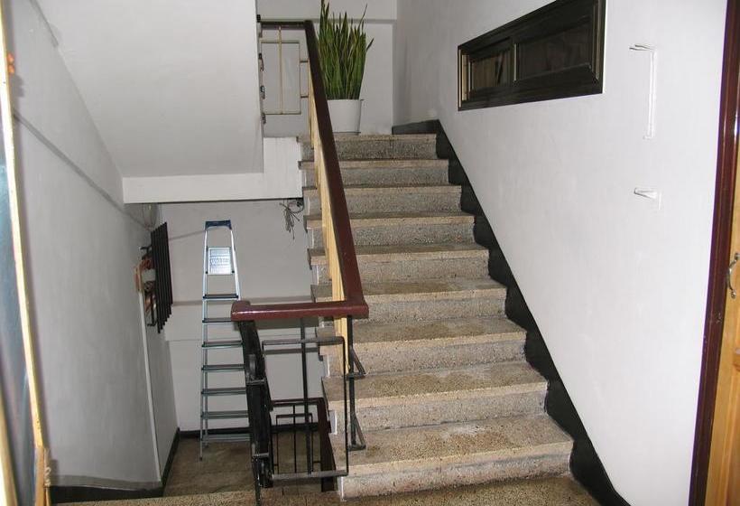 ホテル Kwesi Affum Apartments