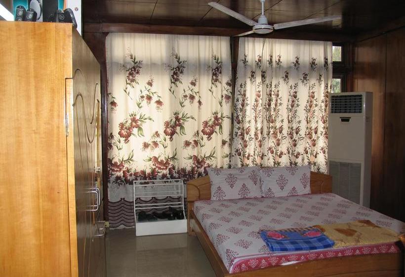 ホテル Kwesi Affum Apartments