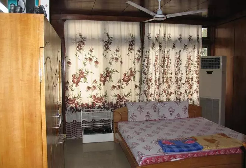 ホテル Kwesi Affum Apartments