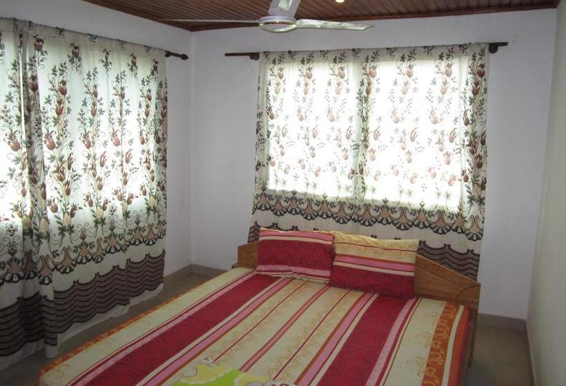 ホテル Kwesi Affum Apartments