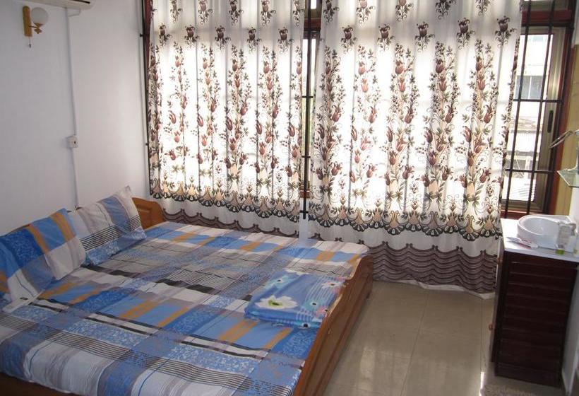 ホテル Kwesi Affum Apartments