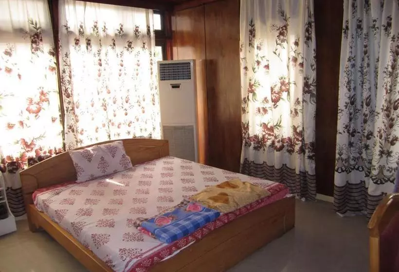 ホテル Kwesi Affum Apartments