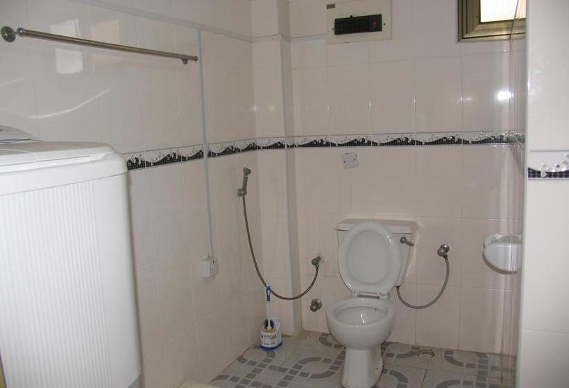 ホテル Kwesi Affum Apartments