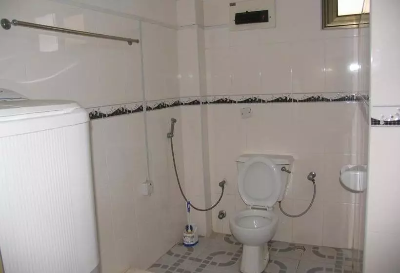 ホテル Kwesi Affum Apartments