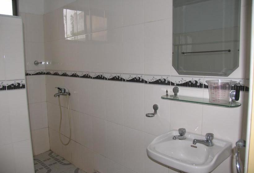 ホテル Kwesi Affum Apartments