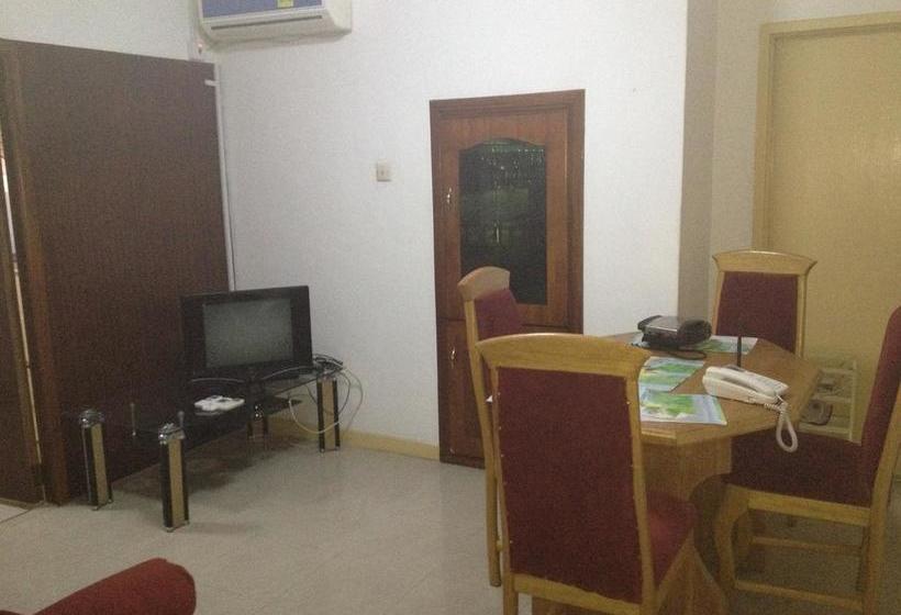 ホテル Kwesi Affum Apartments