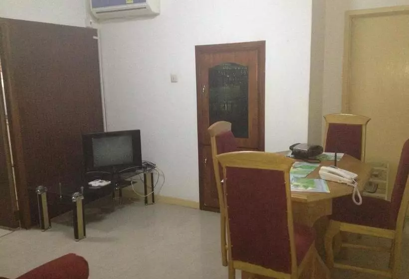 ホテル Kwesi Affum Apartments