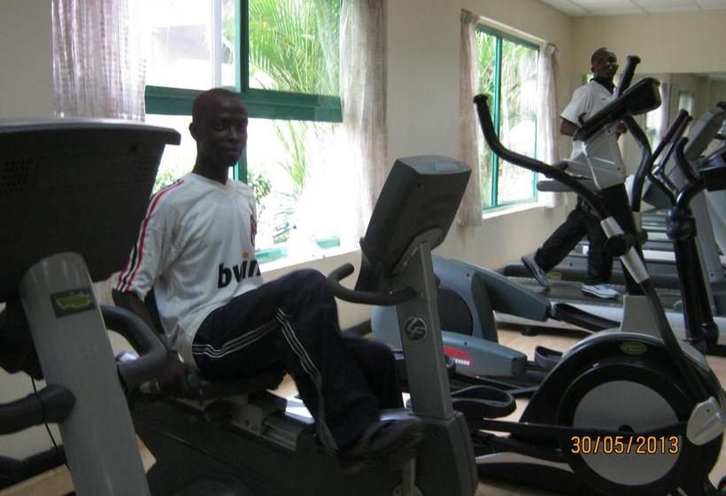 ホテル Kwesi Affum Apartments