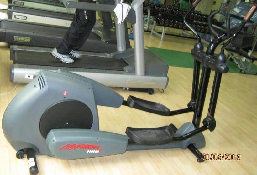 ホテル Kwesi Affum Apartments