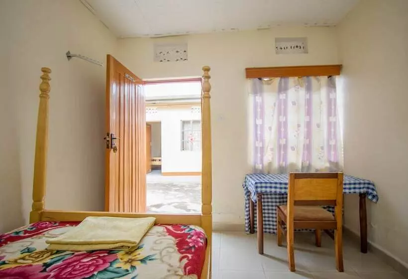 هتل Virunga Campsite And Backpackers