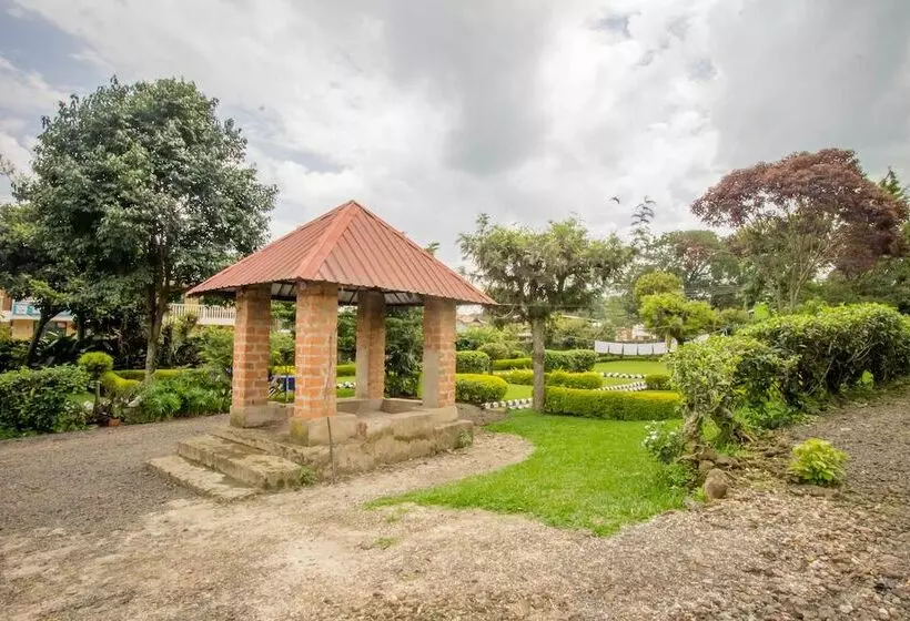 هتل Virunga Campsite And Backpackers