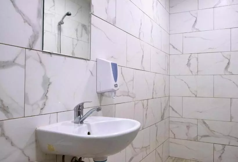 مُتل Hostelis Laurita