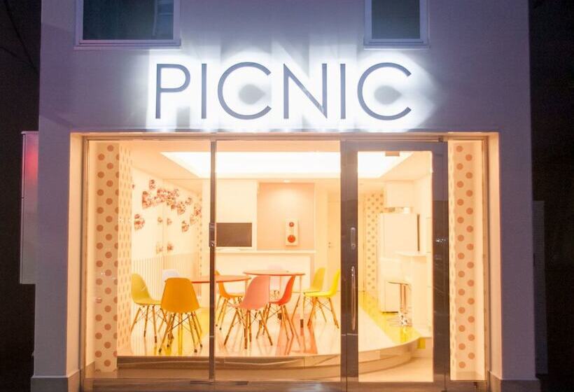 Picnic Hostel Osaka