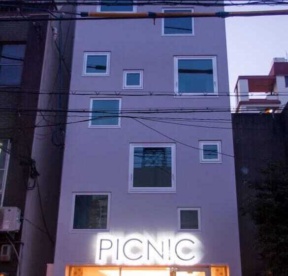Picnic Hostel Osaka