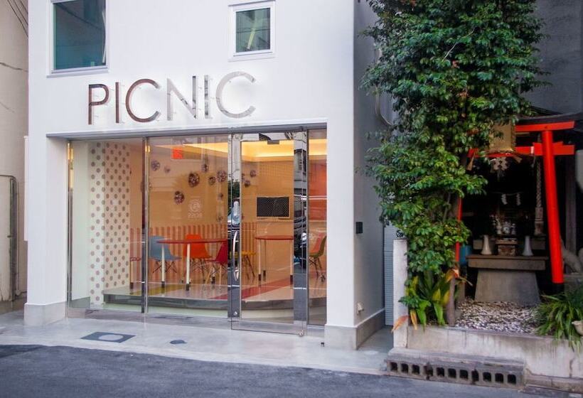 Picnic Hostel Osaka