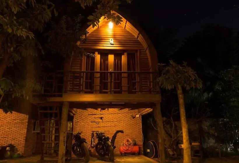 استراحتگاه Bamboo Bungalow