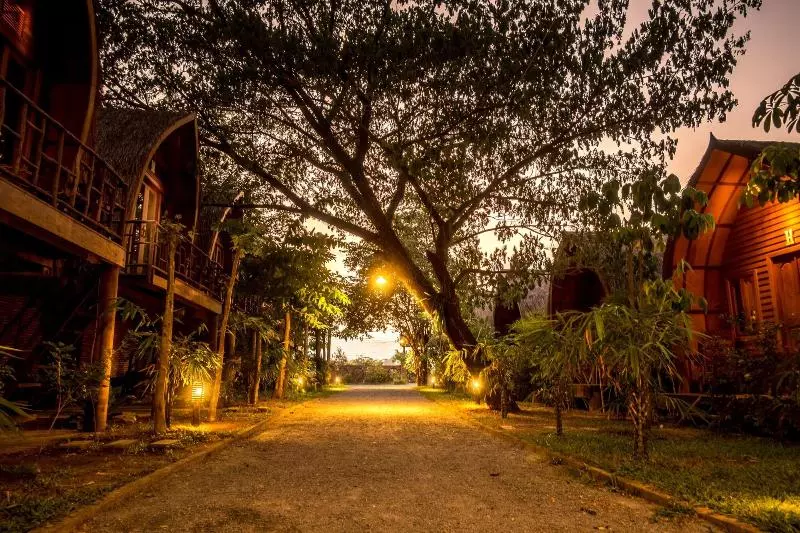 استراحتگاه Bamboo Bungalow